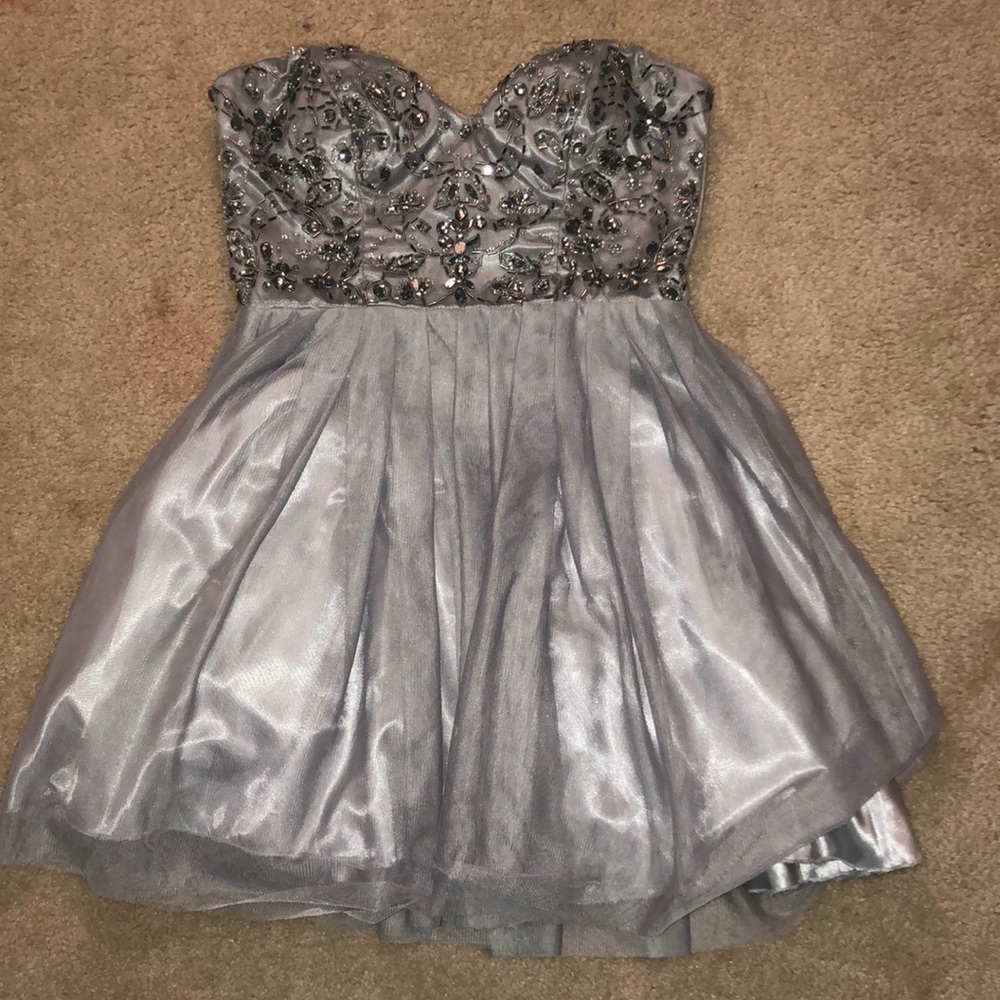 Strapless formal dress
